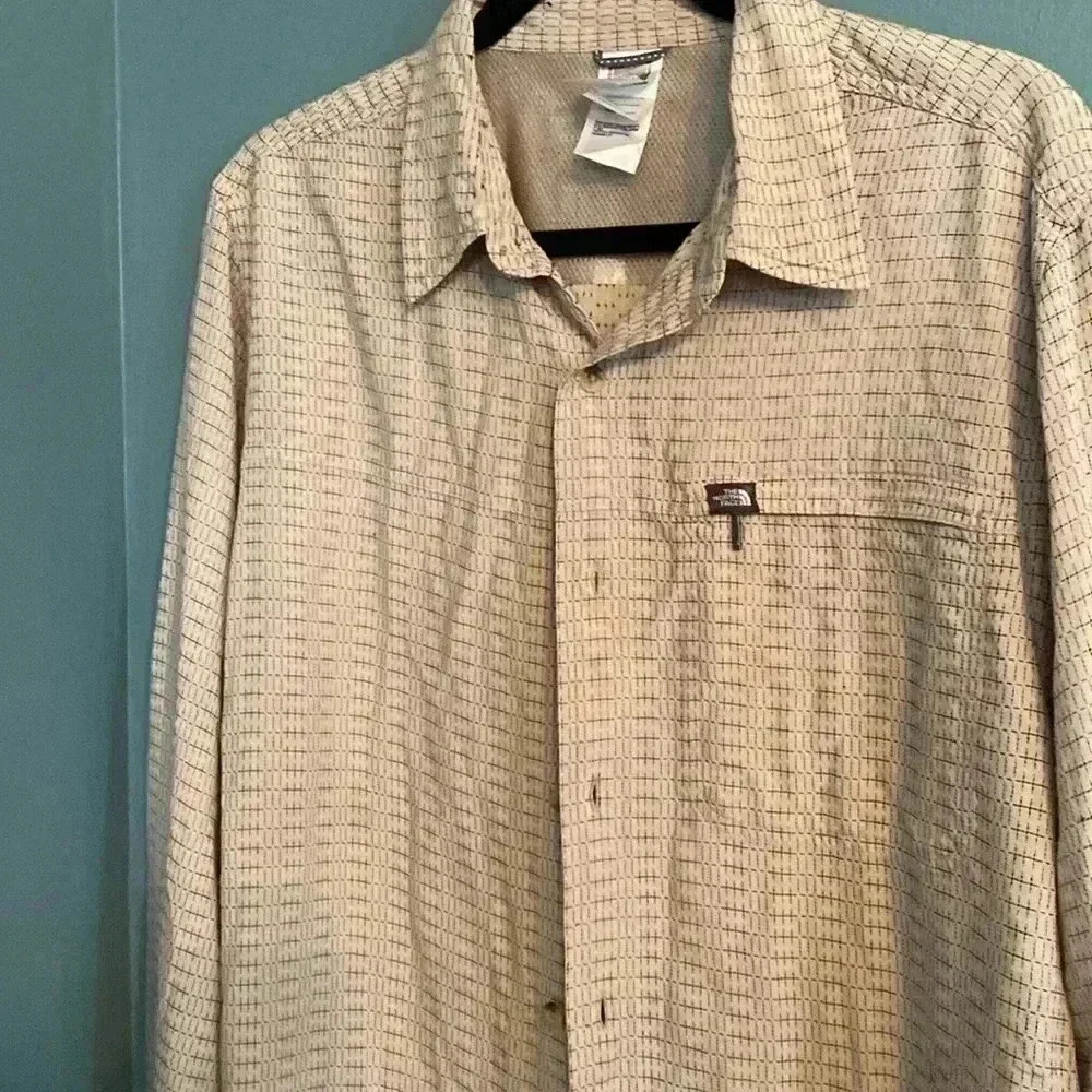 Northface men’s button up cream and blue collared shirt